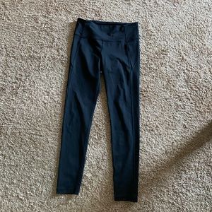 Under Armour black leggings